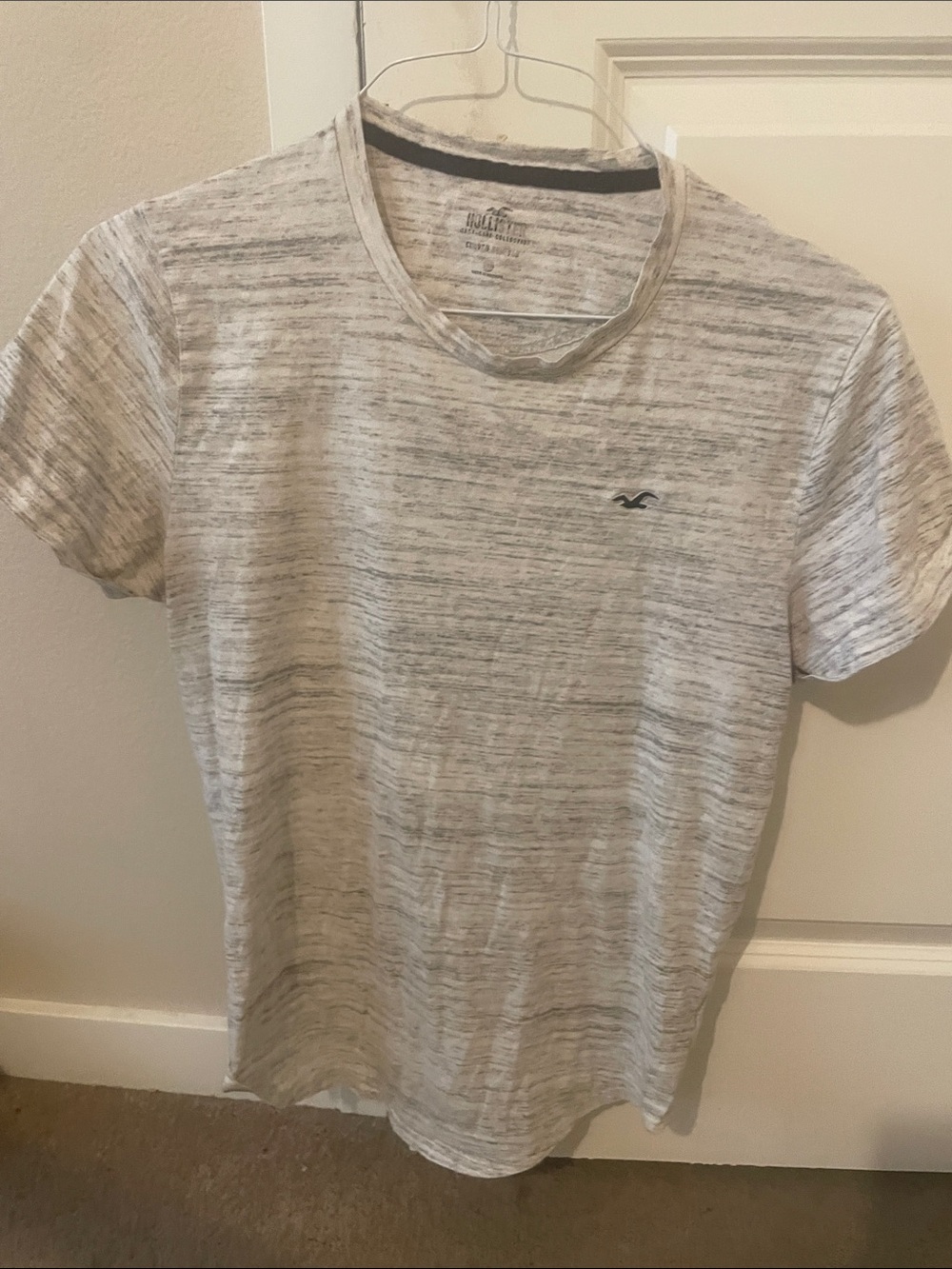 Hollister Heathered Crewneck Tee in Off-White and Charcoal